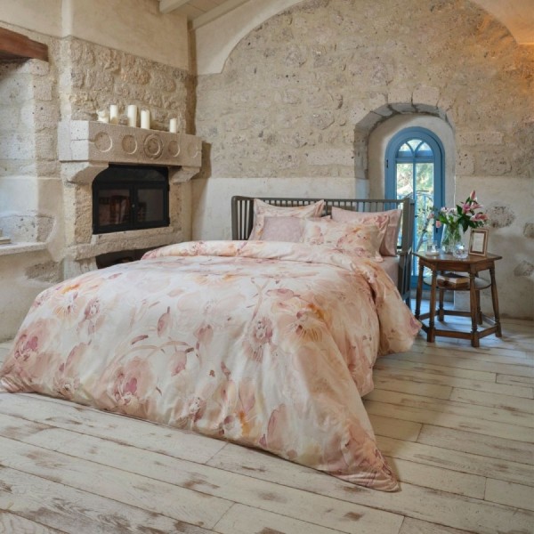 Lenjerie pat dublu satin TAC Camile Pembe cu imprimeu floral roz piersica si crem, efect acuarela