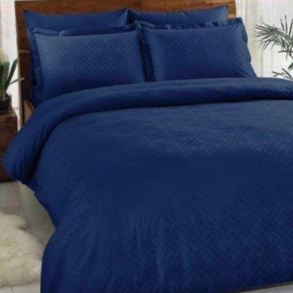 Lenjerie de pat albastru închis din satin cu detalii jacquard, model TAC Jakar Vision, realizată din bumbac 100% satinat.