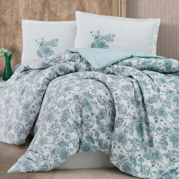 Lenjerie de pat dublu bumbac 100% Ranforce, design paisley cu motive albastre și mov pe fundal alb.