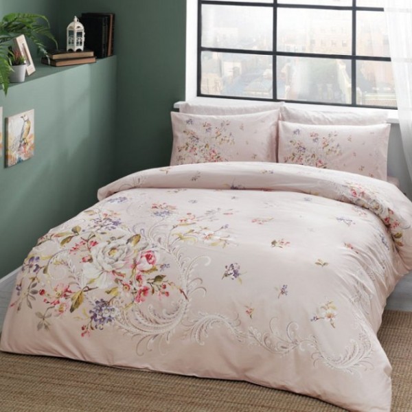 Lenjerie de pat din bumbac ranforce Leila Somon cu design floral delicat, în nuanțe de somon, alb și diverse culori pastelate
