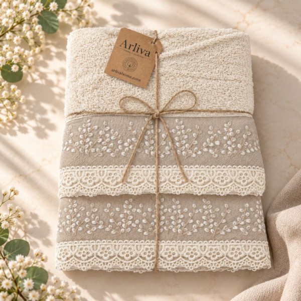 Set 2 prosoape bej Arliva Home cu broderie crengute si dantela, 50x90 si 70x140 cm