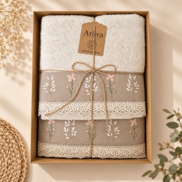 Set 2 prosoape bej Arliva Home cu broderie crengute si dantela, 50x90 si 70x140 cm