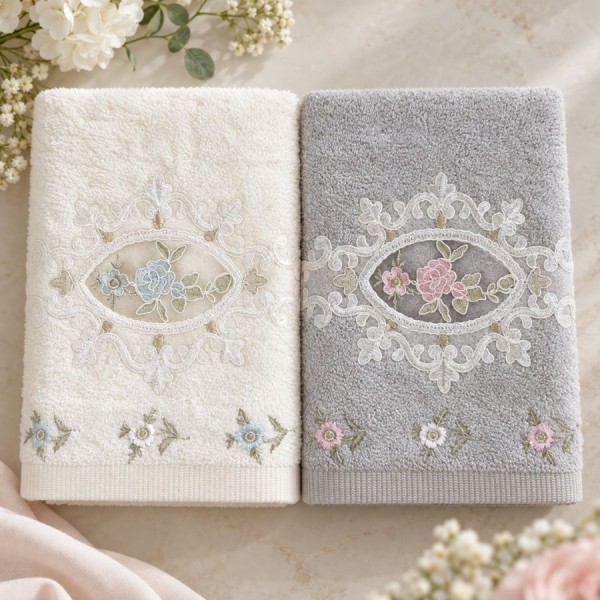 Set 2 prosoape Arliva Home 50x90 cm, ecru si gri, cu broderii florale bleu si roz si dantela decorativa