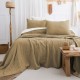 Cuvertura bumbac jacquard Janna albastru cu 2 fețe de pernă cu model discret