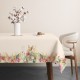 Set de 2 fețe de pernă 50x70 cm, model Vinca, cu imprimeu de iepuraș între flori delicate pe un fundal crem.