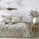 Lenjerie de pat dublu TAC Reborn Levi cu motiv botanic și dungi verzi, din bumbac 100%, într-un decor luminos și natural