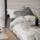 Lenjerie pat finet 6 piese flori bej eleganta, fabricata in Romania