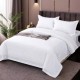 Lenjerie de pat dublu din damasc policoton IMP20 Bej V3, aranjată frumos pe un pat într-un dormitor elegant, promițând confort și un stil rafinat pentru un somn de calitate