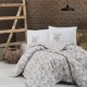 Lenjerie de pat dublu bumbac 100% Ranforce, design paisley cu motive albastre și mov pe fundal alb.