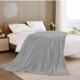 Pătură cocolino bej 200x230 cm cu textură punctată în relief – model Dot