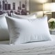 pernă hotel antialergică 70x70 cm bumbac Percale albă, pufoasă, pe pat elegant