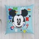 Covor Disney pentru copii cu Mickey Mouse, în culori albastru, negru, galben, verde și roșu, cu desene animate detaliate și blocuri de culoare.