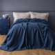 Set cuvertura jacquard verde balsam Lude First Choice cu fete de perna crem brodate cu ramuri de maslin