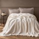 Set cuvertura jacquard verde balsam Lude First Choice cu fete de perna crem brodate cu ramuri de maslin