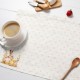 Set de 2 fețe de pernă 50x70 cm, model Ginny, cu imprimeu delicat de iepurași și fluturi aurii pe fundal crem deschis.