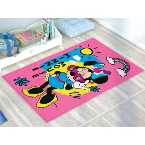 Covor Disney pentru copii cu Minnie Mouse, în culori roz, galben, albastru și negru, cu desene animate detaliate, soare, curcubeu și flori.