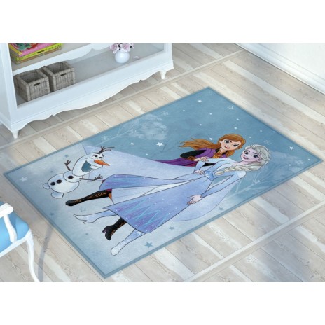 Covor Disney pentru copii cu personaje Elsa, Anna și Olaf, în culori albastru, alb și mov, cu desene animate detaliate și stele.