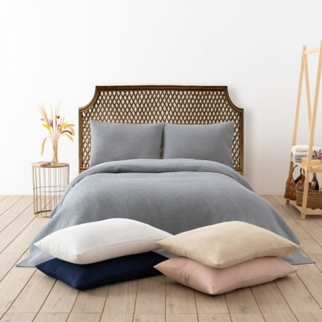 Cuvertura pat dublu 200x220cm cu textura tip fagure, culoare gri, cu doua fete de perna asortate