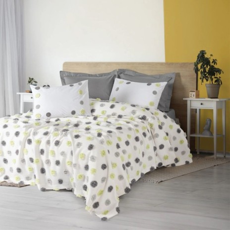 Set Leroy Gri – cuvertură jacquard și fețe pernă puff brodate, expus pe pat