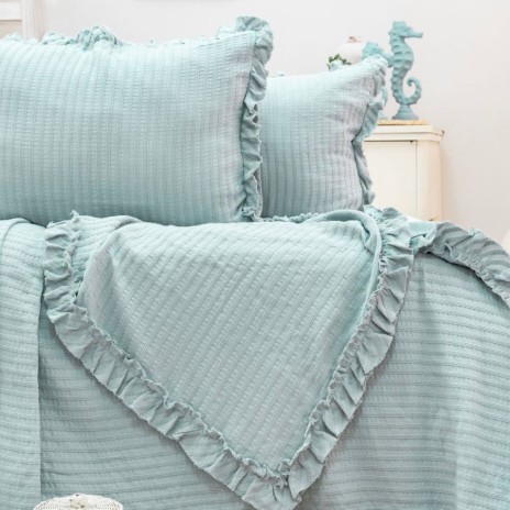 Cuvertura bumbac jacquard Marta Verde Menta 240x260cm cu volane și 2 fete de perna