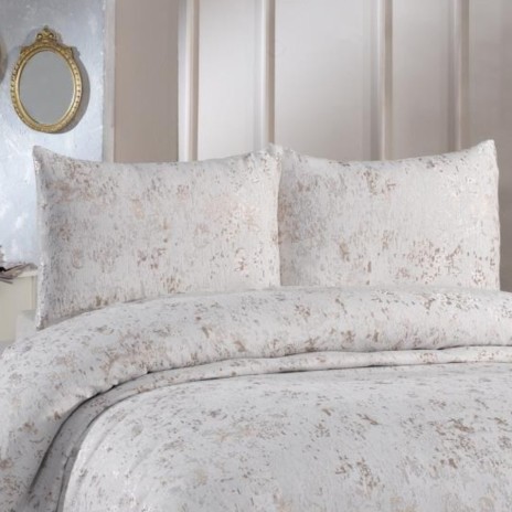 cuvertura pat crem catifelata jacquard chenille Slayka 230x240 cm cu 2 fete de perna