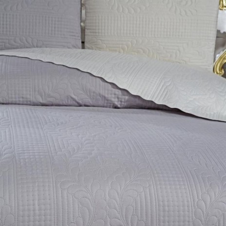 Cuvertura matlasata Sanem crem/gri 230x250 cm cu 2 fete de perna matlasate ultrasonic