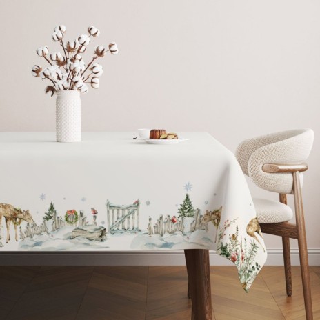 Fata de masa Craciun Jasmin din bumbac 100% cu reni si peisaj de iarna