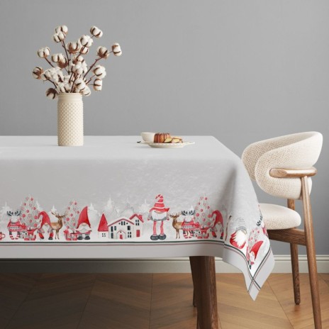 Fata de masa Craciun Gnomi 140x320cm bumbac 100% cu gnomi si brazi decorati