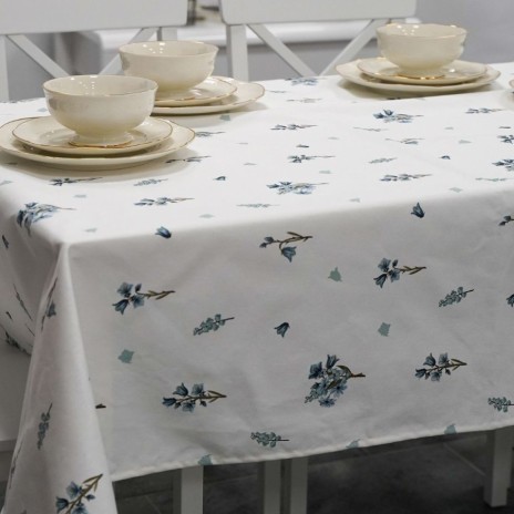 Fata de masa teflonata din bumbac, 160x220cm, model Floricele albastre, antimurdarie