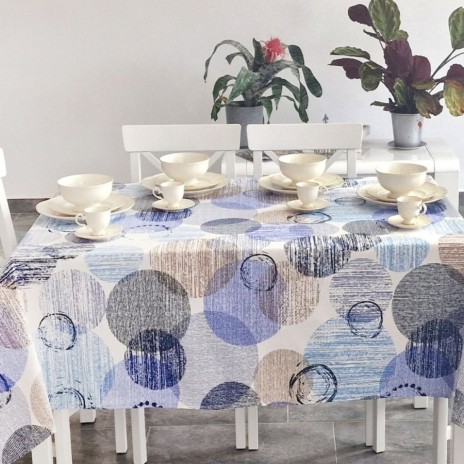 Fata de masa rotunda teflonata din bumbac, diametru 140cm model cercuri albastre/bej, decor elegant pentru mese rotunde