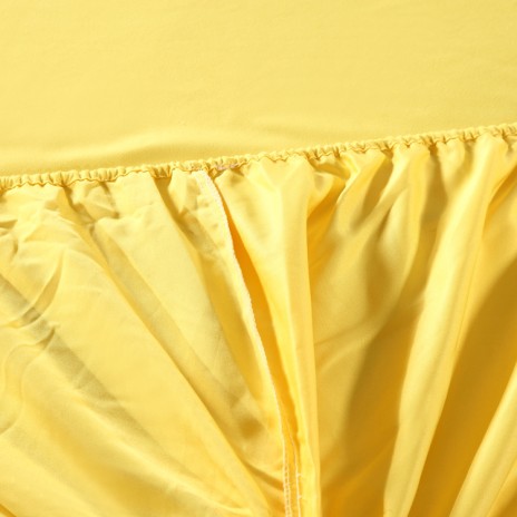 Husă de pat cu elastic 100x200cm, de culoare galben intens, într-un dormitor modern.