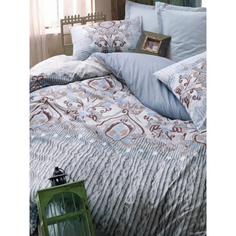 Lenjerie de pat dublu bumbac 100% Ranforce, design vintage 3D cu motive florale albastru și maro pe fundal alb.