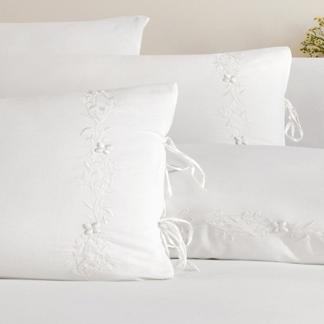 Lenjerie pat dublu cu broderie si fundite Bona Dea Dove ecru bumbac 100% ranforce prespalat Bahar Tekstil