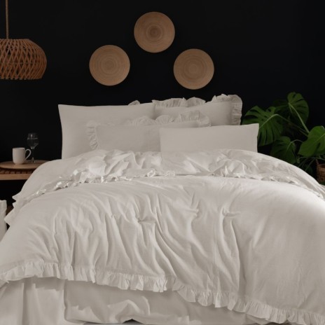 Lenjerie pat dublu cu volane Milagros Dove ecru bumbac 100% ranforce prespalat Bahar Tekstil