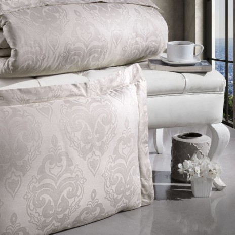 Lenjerie de lux pat dublu jacquard satin 6 piese First Choice Sofya Champagne cu model ornamental baroc in relief