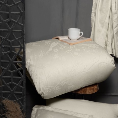 Lenjerie de lux pat dublu jacquard satin 6 piese First Choice Stesha Bej cu model floral si pasari in relief