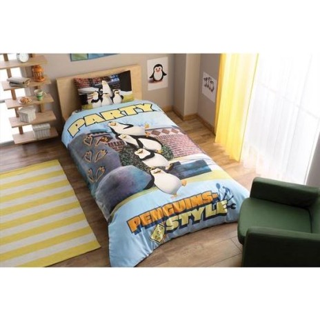 Lenjerie de pat Disney Tac Penguins Party, imprimeu albastru galben alb cu pinguini petrecăreți, 3 piese, bumbac.