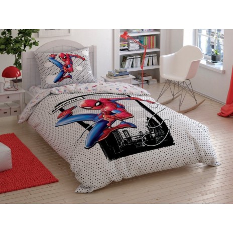 Lenjerie de pat Disney Spiderman Cloudy, cu Spiderman în acțiune, design alb cu buline negre, fundal de oraș, 3 piese, bumbac