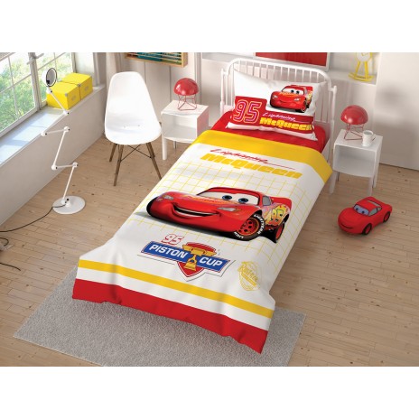 Lenjerie de pat Disney Cars Piston Cup, cu Lightning McQueen și sigla Piston Cup, design roșu, galben și alb, 3 piese, bumbac