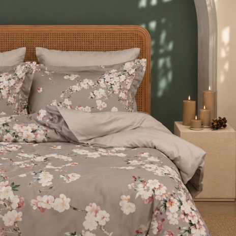 Lenjerie de pat 3D First Choice Elina bumbac satinat 220 TC cu flori de mar roz si albe pe fond taupe