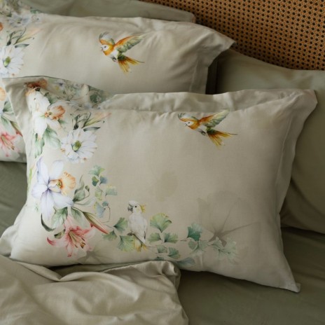 Lenjerie de pat 3D First Choice Loretto bumbac satinat 220 TC cu flori pastelate si pasari exotice pe fond crem