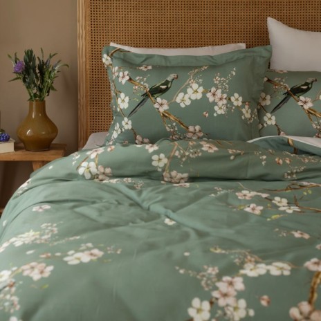 Lenjerie de pat 3D First Choice Morris bumbac satinat 220 TC cu flori de mar roz si albe pe fond verde salvie