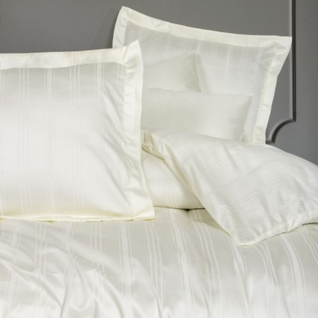 Lenjerie de pat bambus si bumbac Stripe Ecru cu design rafinat si textura fina