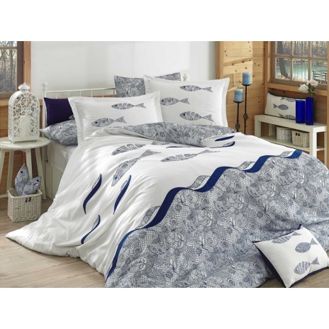Lenjerie de pat poplin Hobby Home, model Blues Blue, design modern cu pești albaștri pe fundal alb, bumbac 100% mercerizat, ambalată în cutie cadou.