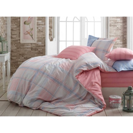 Lenjerie de pat poplin Hobby Home Carmela Pink, bumbac 100% mercerizat, carouri roz și albastre, ambalată în cutie elegantă tip cadou.