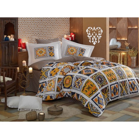 Lenjerie de pat din bumbac mercerizat Hobby Home Mozaique Orange, model mozaic portocaliu și albastru, set 4 piese, ambalat în cutie cadou.