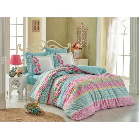 Lenjerie de pat poplin Hobby Home, model Scarlet Turquoise, design floral cu flori roz și turcoaz pe fundal turcoaz și alb, bumbac 100% mercerizat, ambalată în cutie cadou.