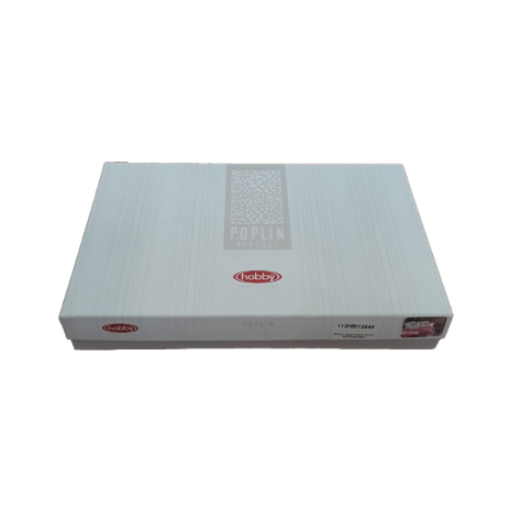 Lenjerie de pat poplin percale Hobby Home, model Serenity Grey, design floral baroc în nuanțe de gri și bej, bumbac 100% mercerizat, ambalată în cutie cadou.