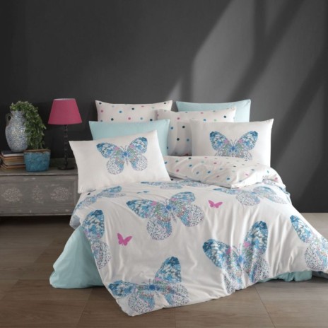 Lenjerie de pat din bumbac ranforce 100% cu 4 piese, model fluturi colorați și buline în nuanțe de albastru și roz, decorată cu motive delicate și accente vesele
