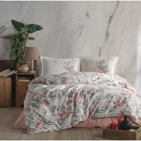 Lenjerie de pat din bumbac 100% ranforce, Pucioasa, model Aprila, în nuanțe de alb, gri și roz cu design floral delicat.